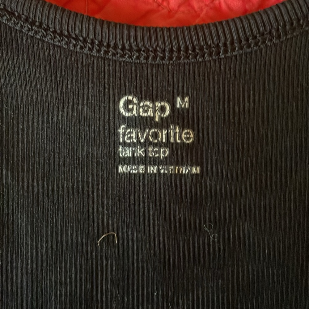 SUMMER CLOSE OUT SALE! GAP black tank top size M - Picture 2 of 2